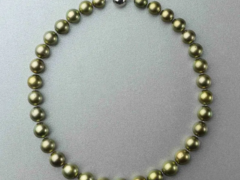 《Pearl for Life》稀少なピスタチオカラーの黒蝶真珠を使用したジュエリーが再入荷いたしました。